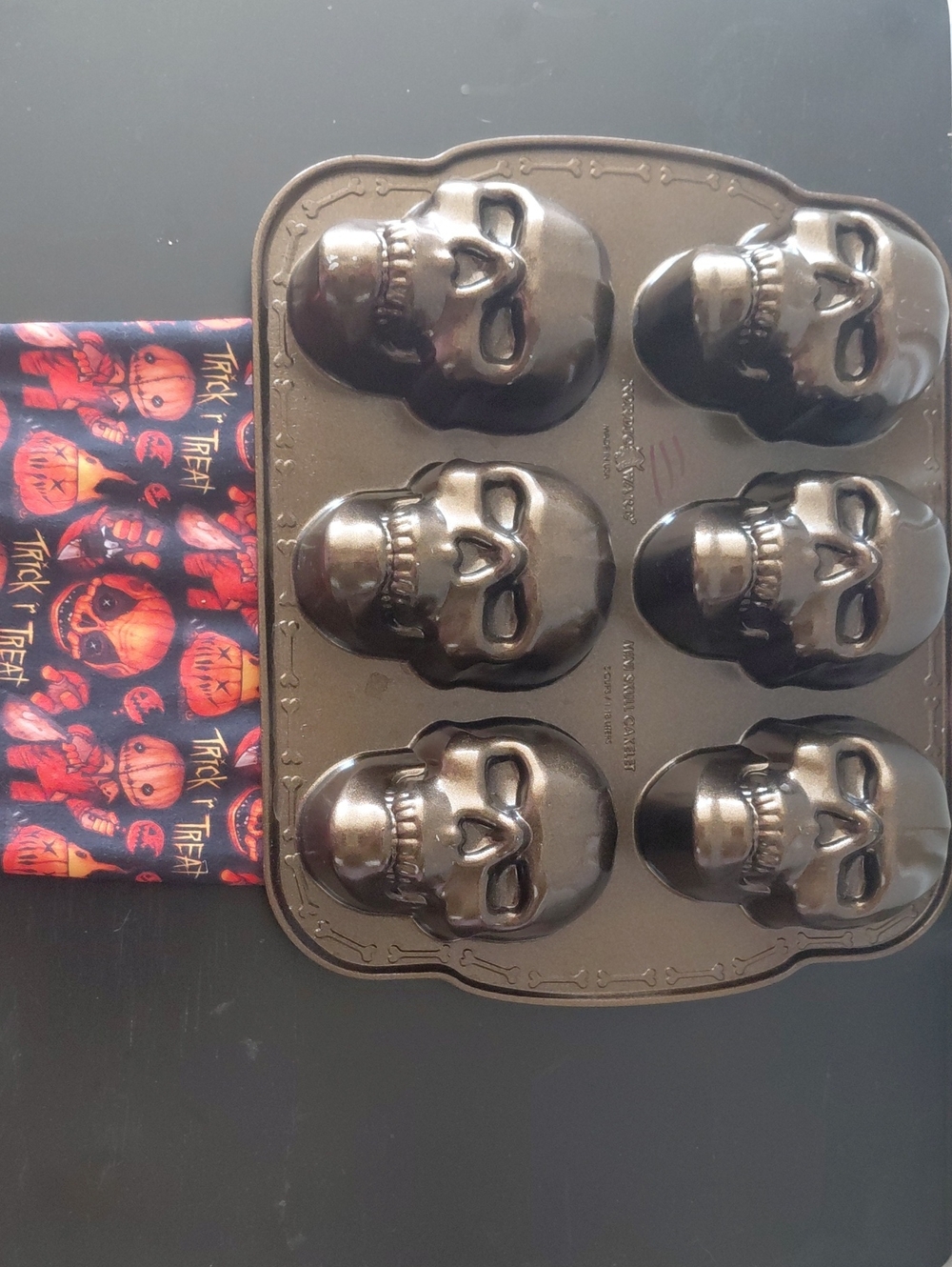 Nordic Ware Mini Skull Cakelet Baking Pan
